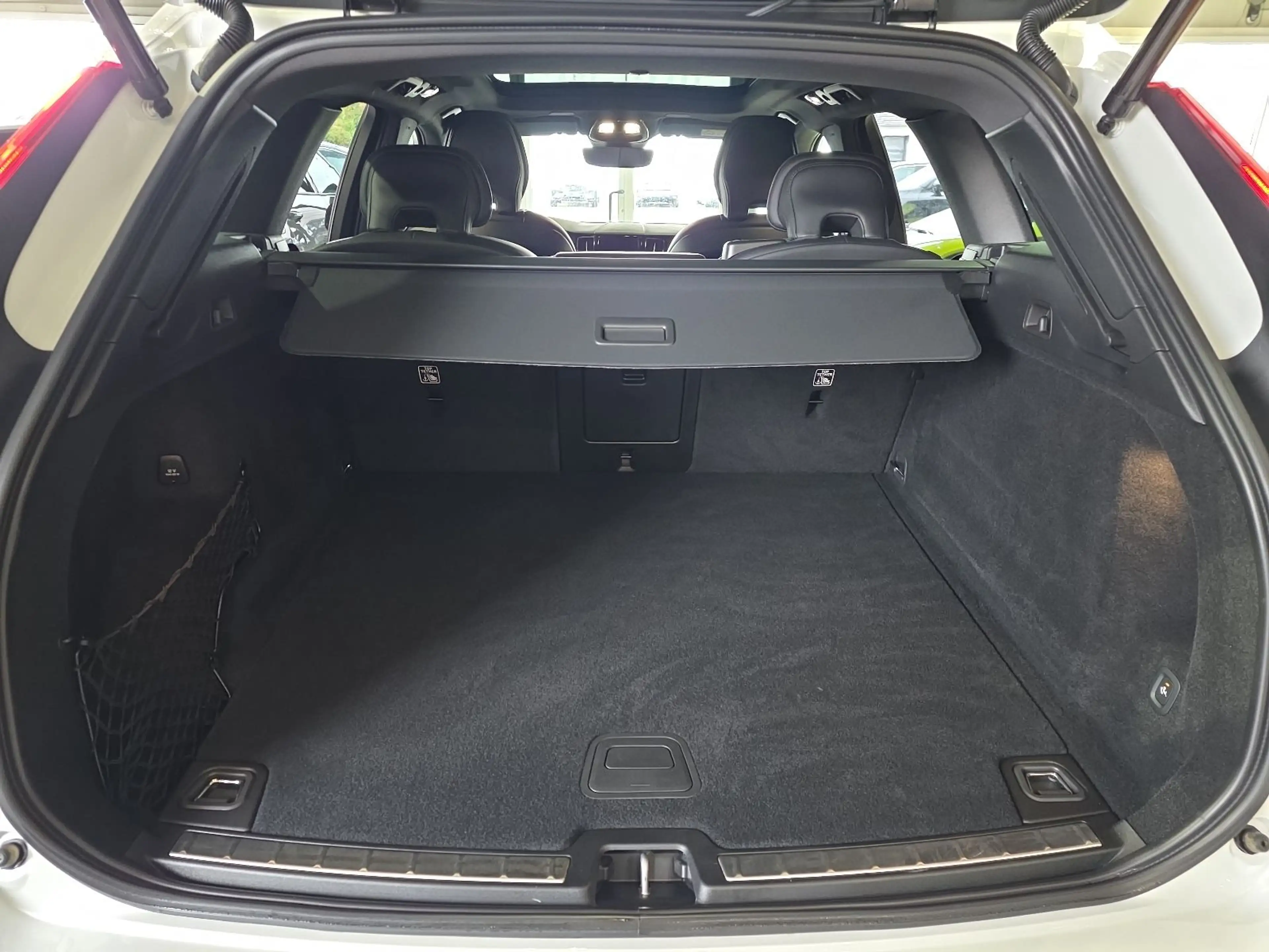 Volvo XC60 B5 R-Design Massage AHK 360° 22Zoll Pano — photo 14