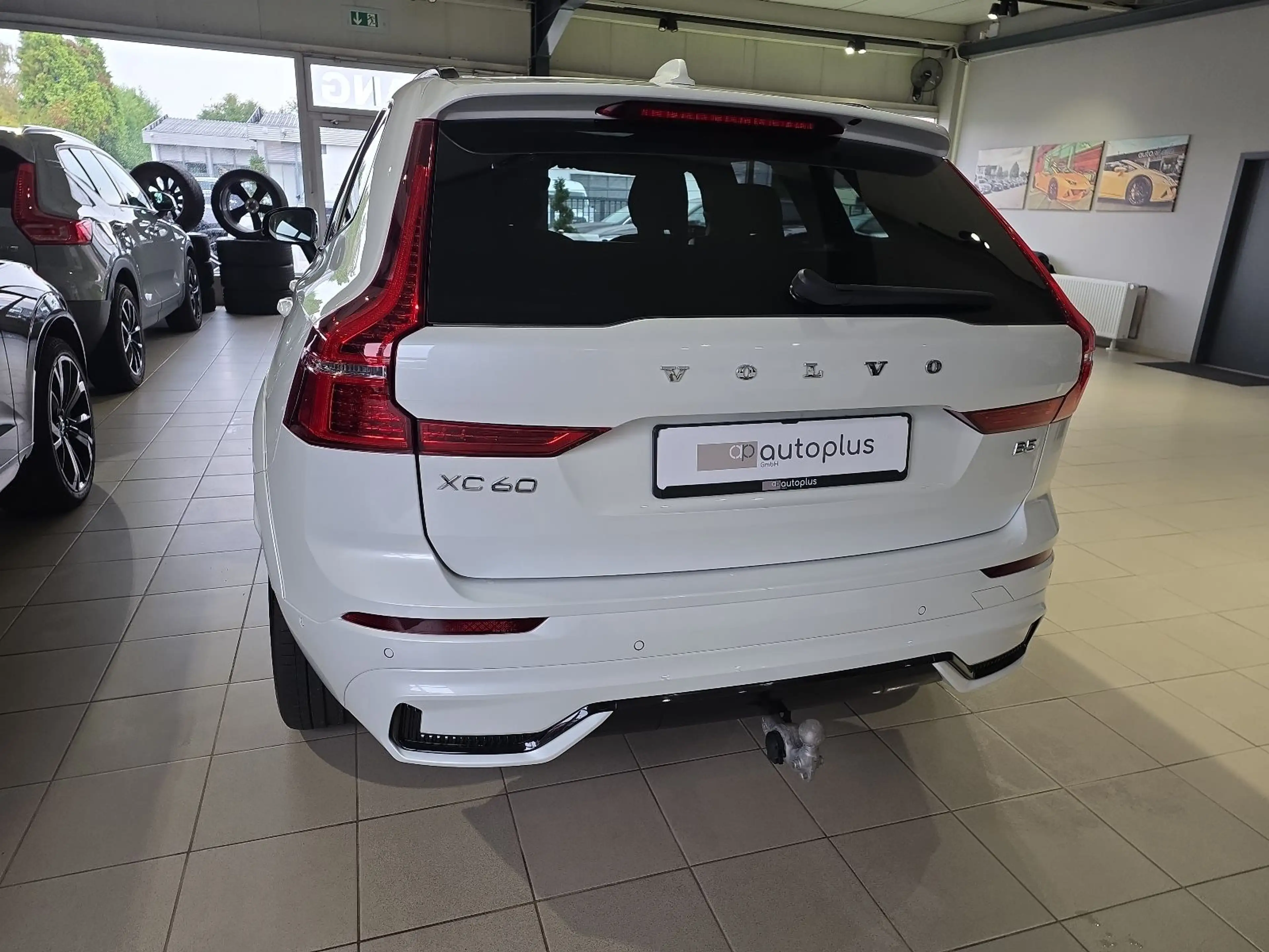 Volvo XC60 B5 R-Design Massage AHK 360° 22Zoll Pano — photo 9