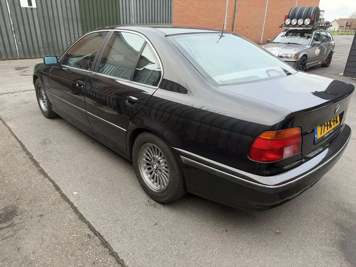 BMW 523 523i Executive Black - 2