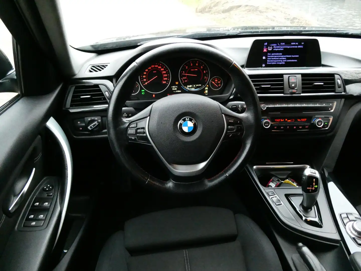 BMW 320 3-serie 320i 170pk Edition Exe Automaat Clima Navi Schwarz - 2