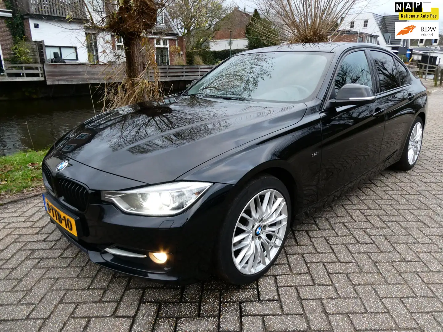 BMW 320 3-serie 320i 170pk Edition Exe Automaat Clima Navi Schwarz - 1