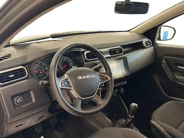 Dacia Duster view 5