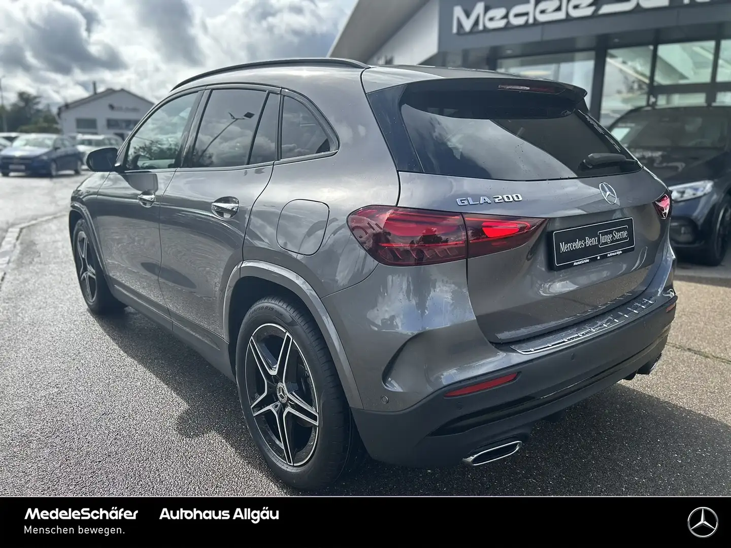 Mercedes-Benz GLA 200 GLA 200 AMG Night AHK LED KeylGo Kam 19" AMG Line Grau - 2