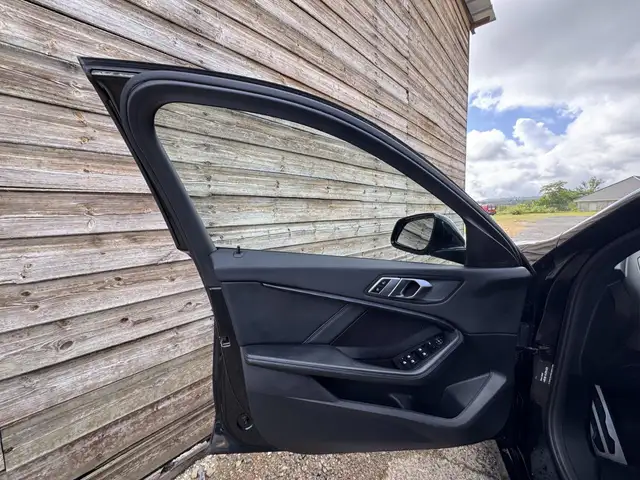 BMW 1 Series view 19