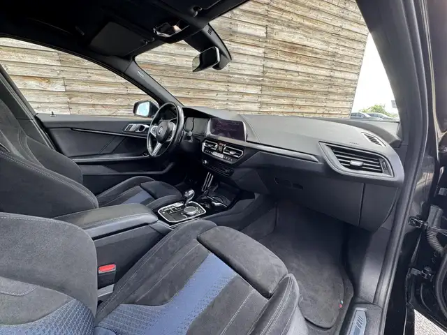 BMW 1 Series view 25