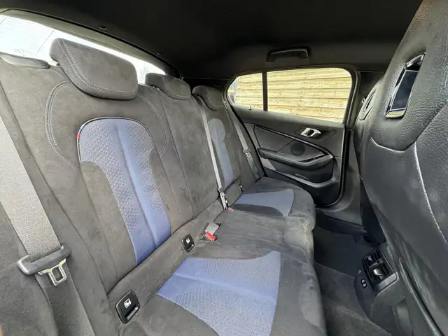 BMW 1 Series view 14