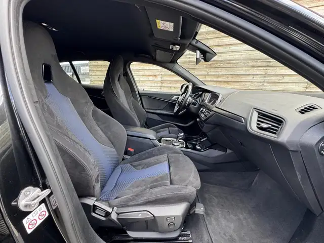 BMW 1 Series view 24