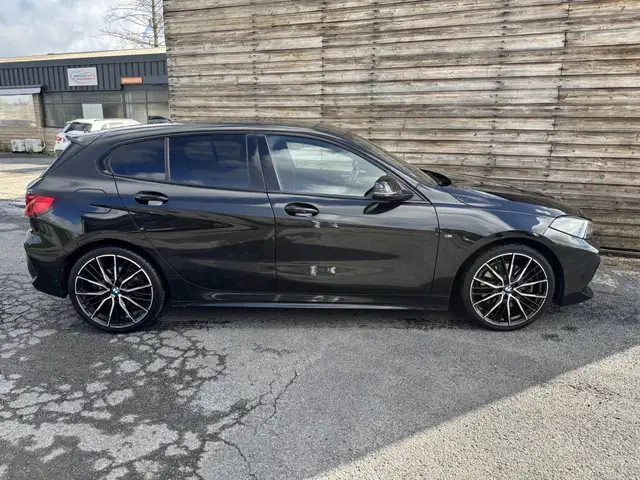 BMW 1 Series view 9