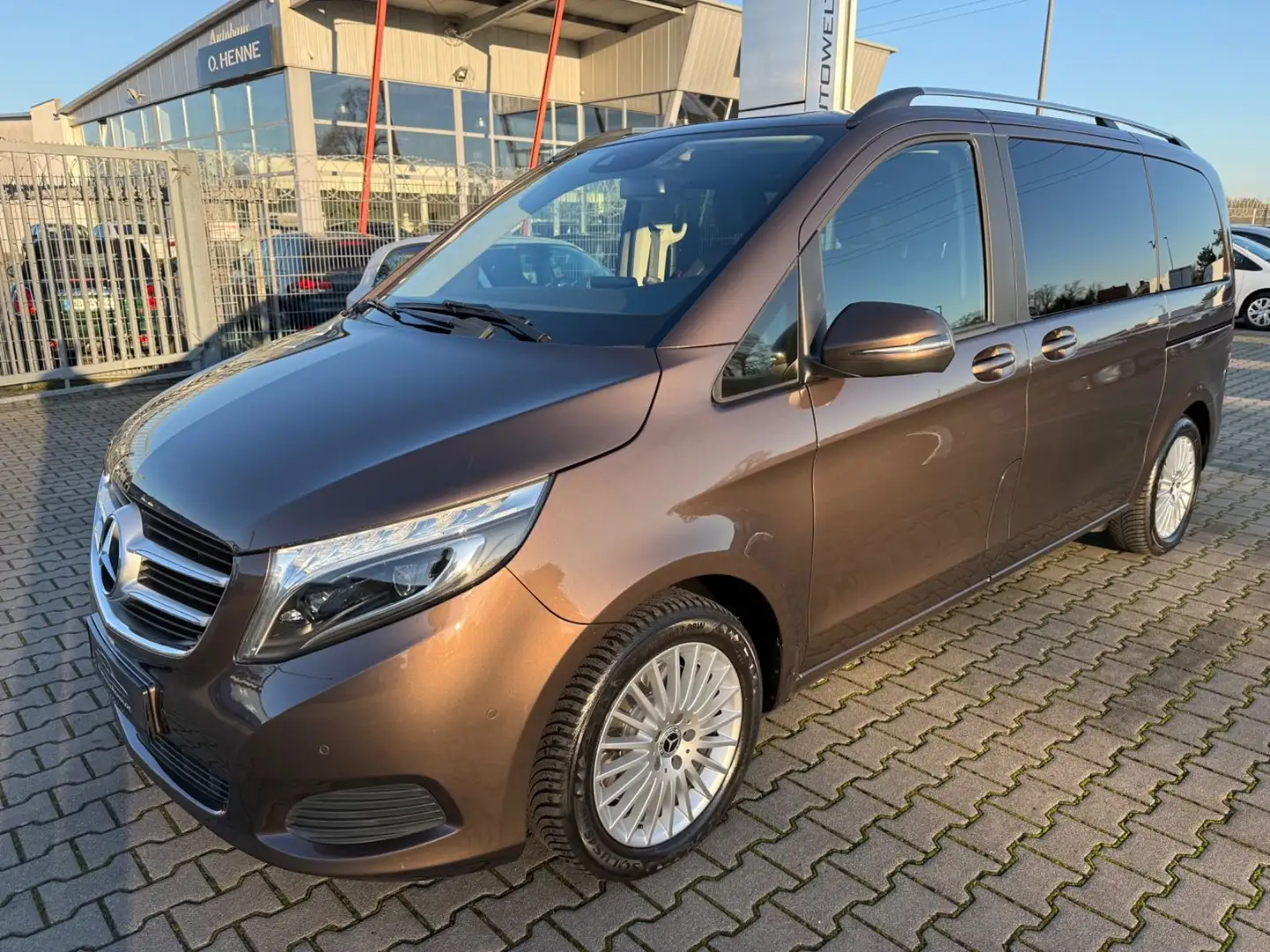 Mercedes-Benz V 220 CDI/d, 250 CDI/BT/d EDITION kompakt Braun - 1