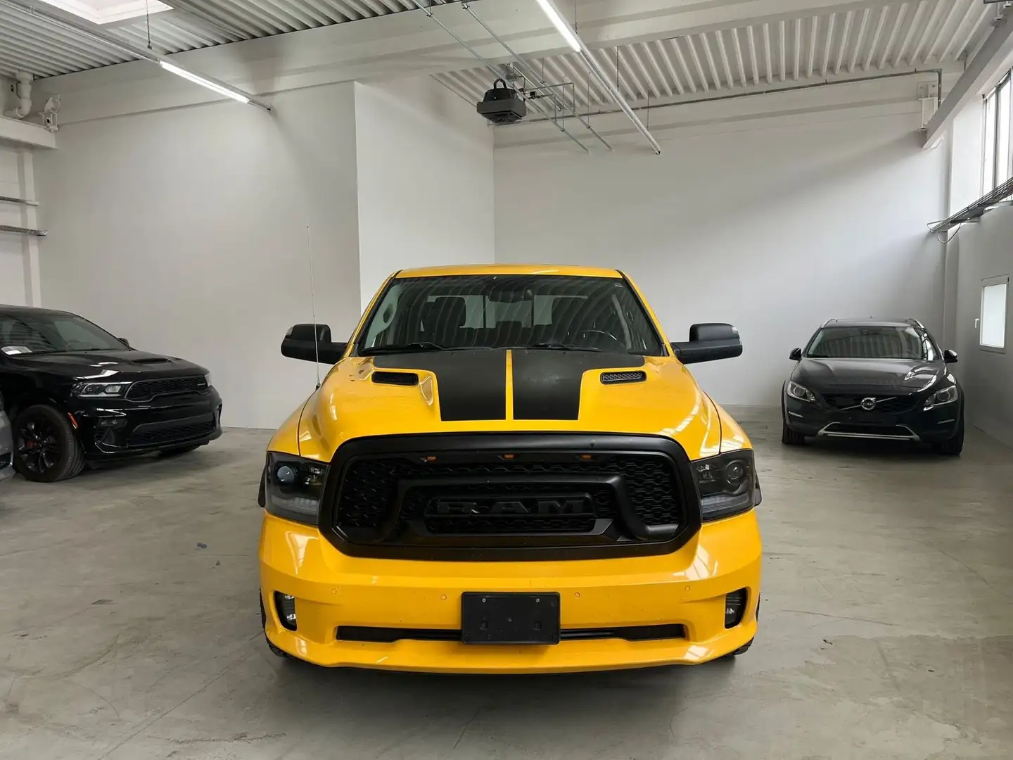 Dodge RAM Sport, 4x4 ,5.7 Hemi,Crew Cab, Amarillo - 2