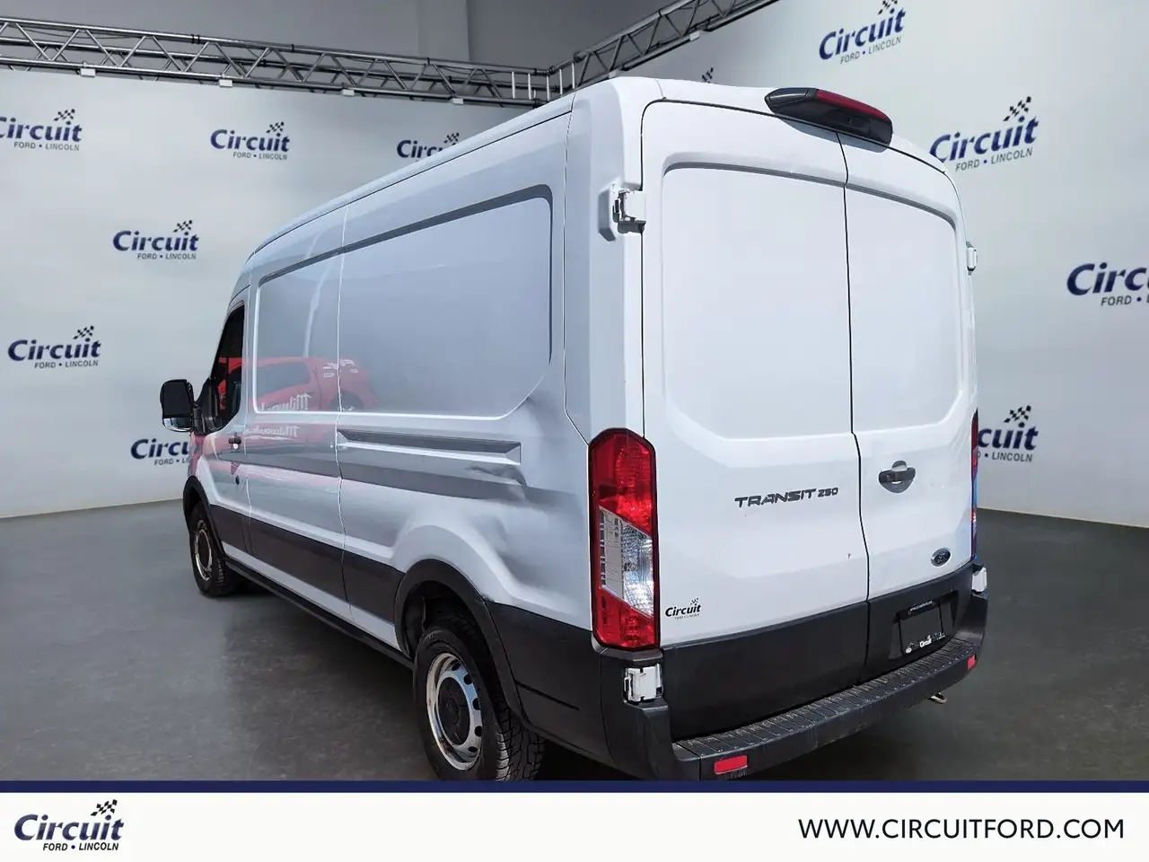Ford Transit Cargo Van снимка Ford Transit Cargo Van