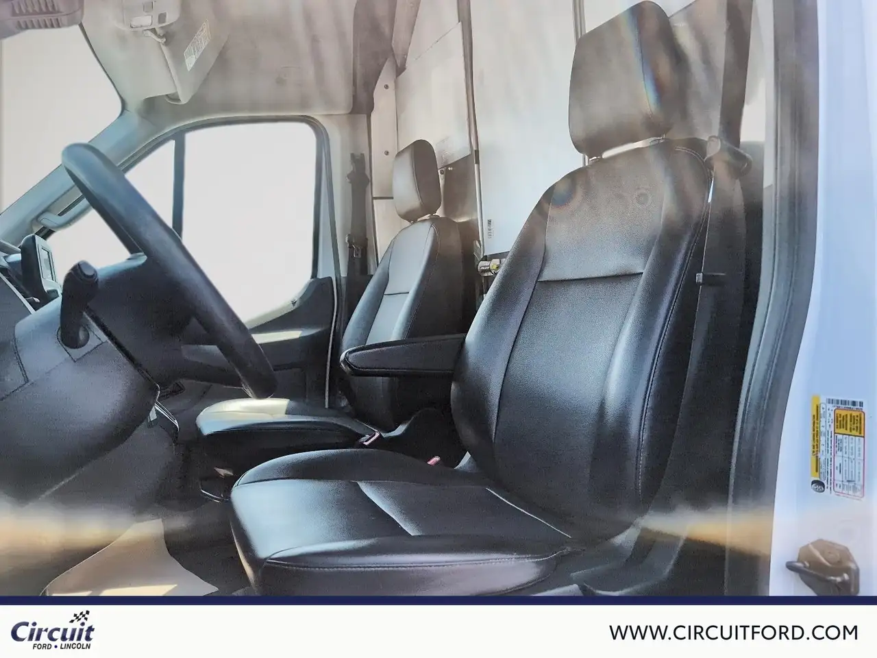Ford Transit Cargo Van снимка Ford Transit Cargo Van