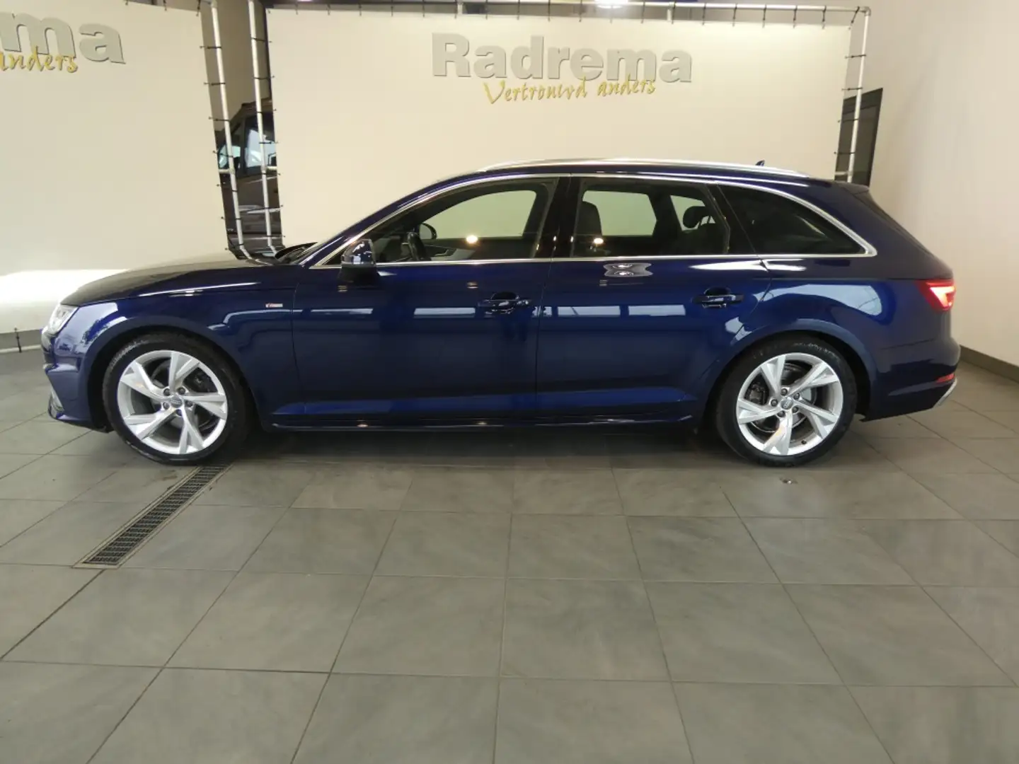 Audi A4 Avant 35 TFSI Sport S-Line Edition Blauw - 2