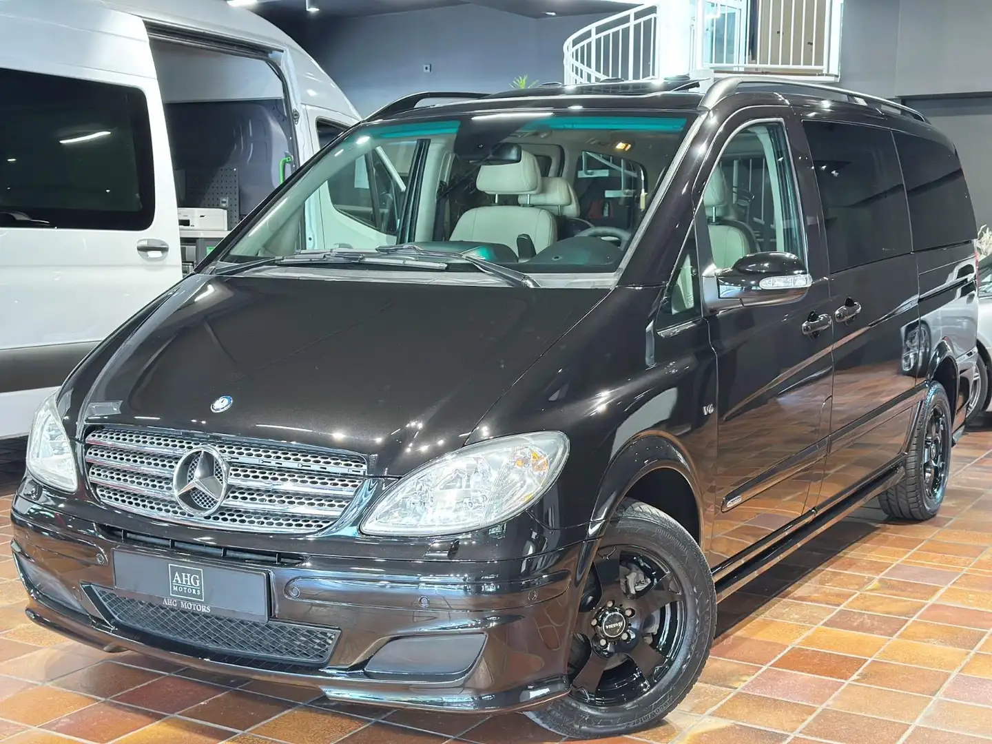 Mercedes-Benz Viano 3.0 V6 X-CLUSIVE LANG 1.HD GLASDACH STANDHZG SPORT Negro - 1
