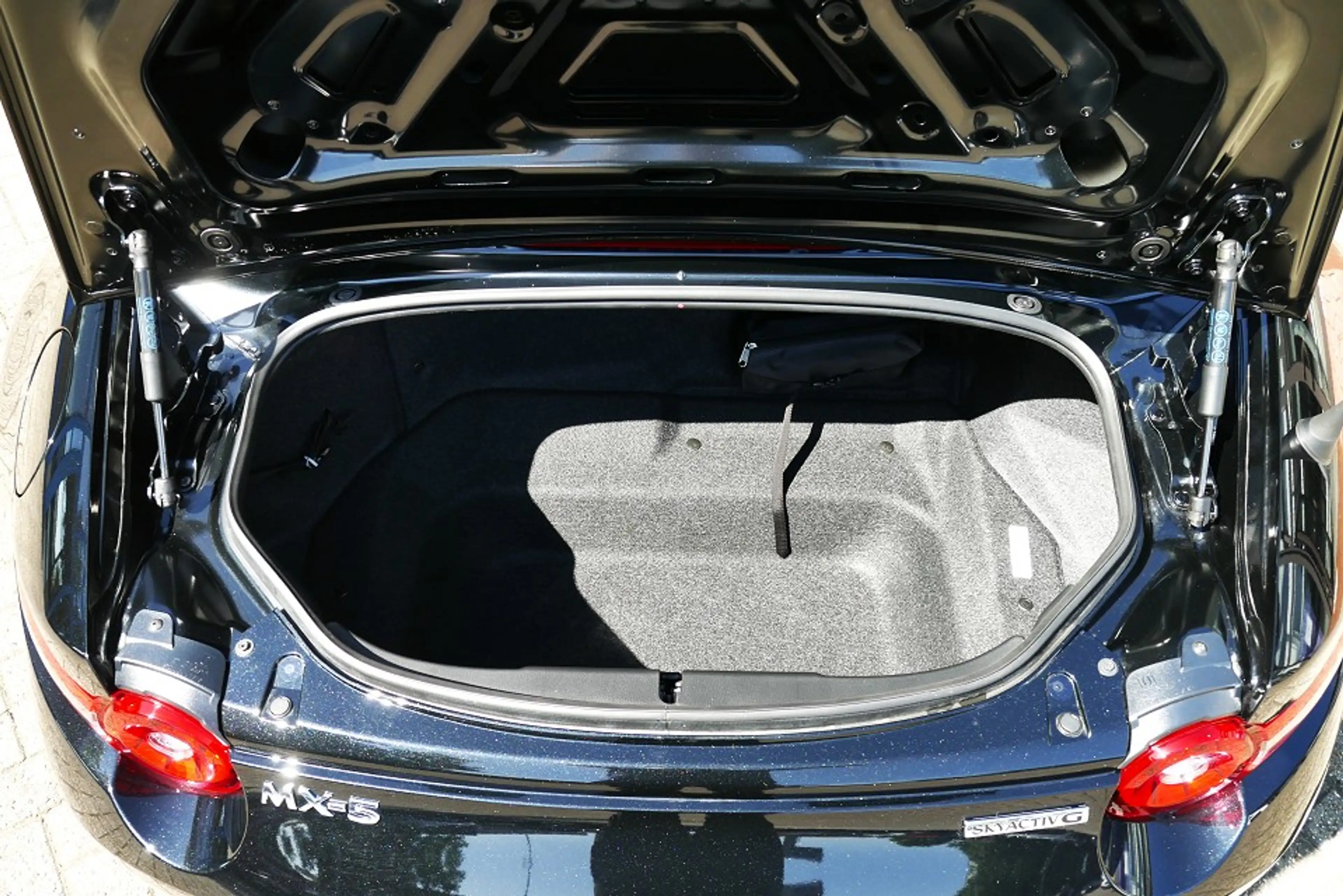 Mazda MX-5 1.5L SKYACTIV-G Exclusive-Line *Bose LED Navi SHZ* — photo 8