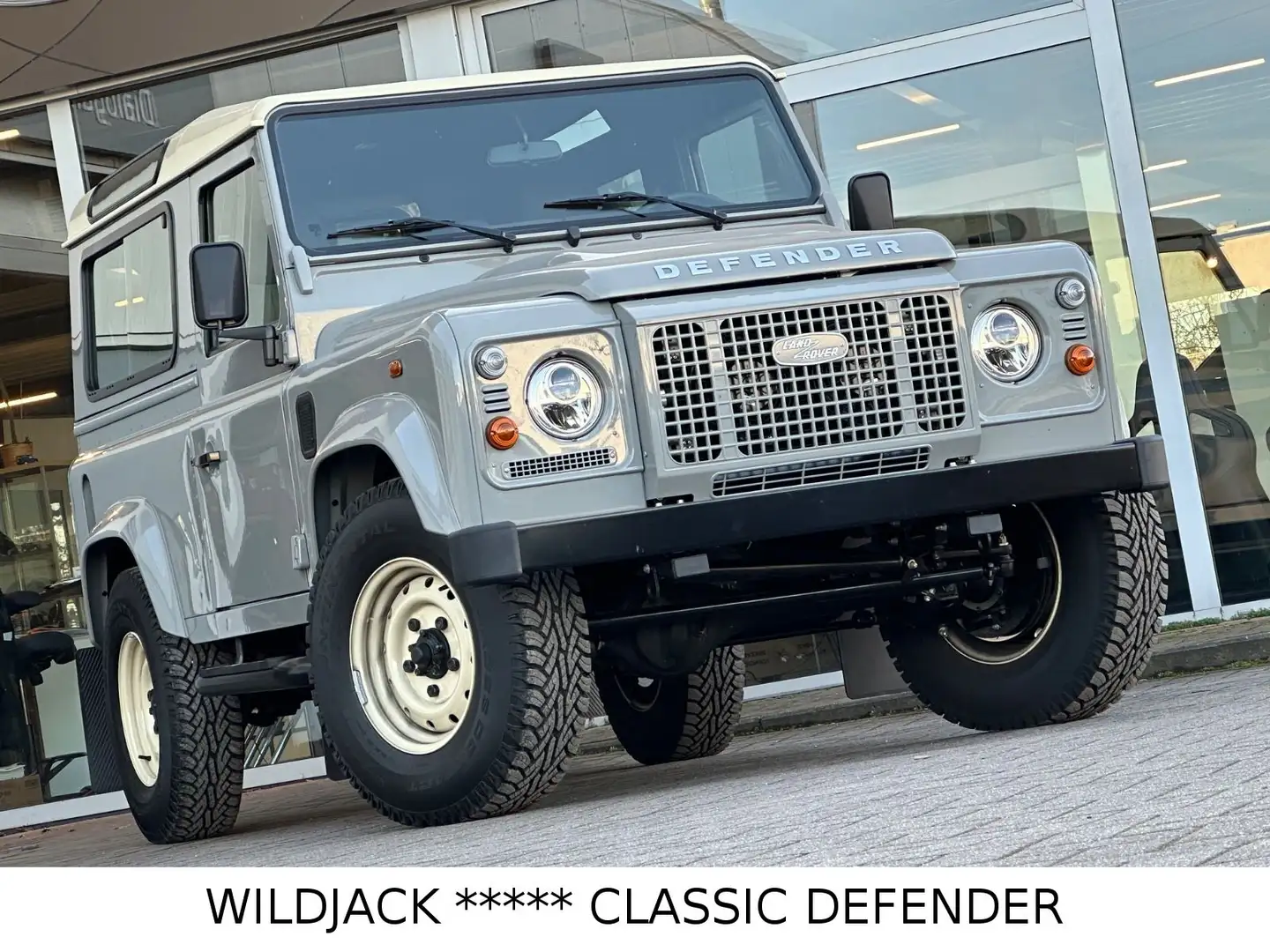 Land Rover Defender 90 WORKS V8 75th ISLAY EDITION (1OF17) Grau - 1
