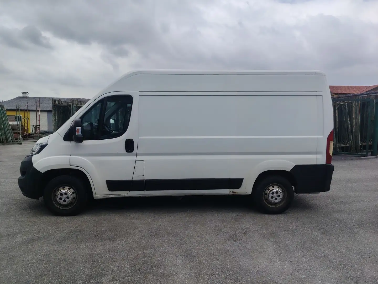 Peugeot Boxer HDi 330 L2H2 Premium - 2