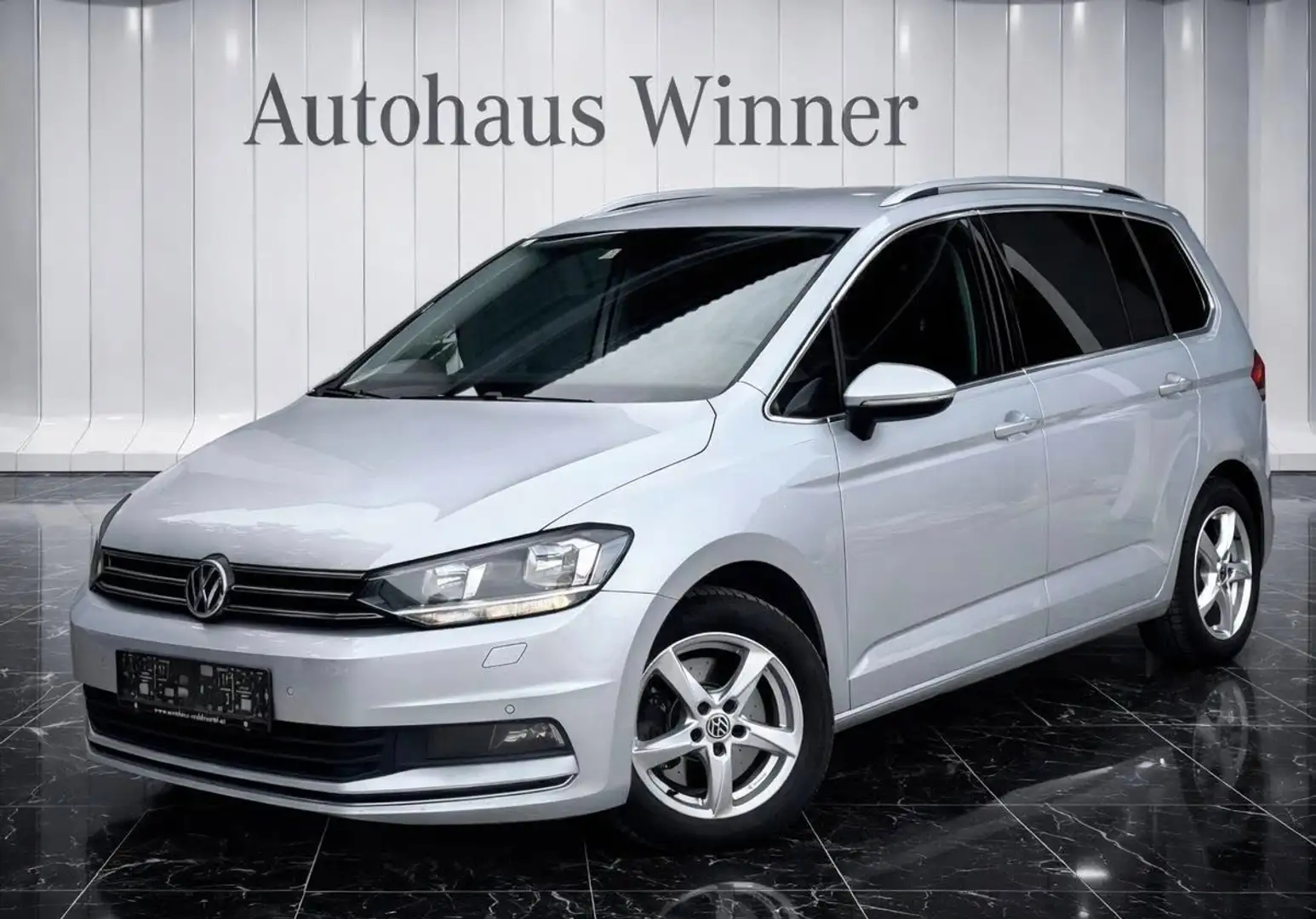 Volkswagen Touran Highline 1,6 TDI SCR DSG Aut Voll ÖAMTC Pickerl Silber - 1