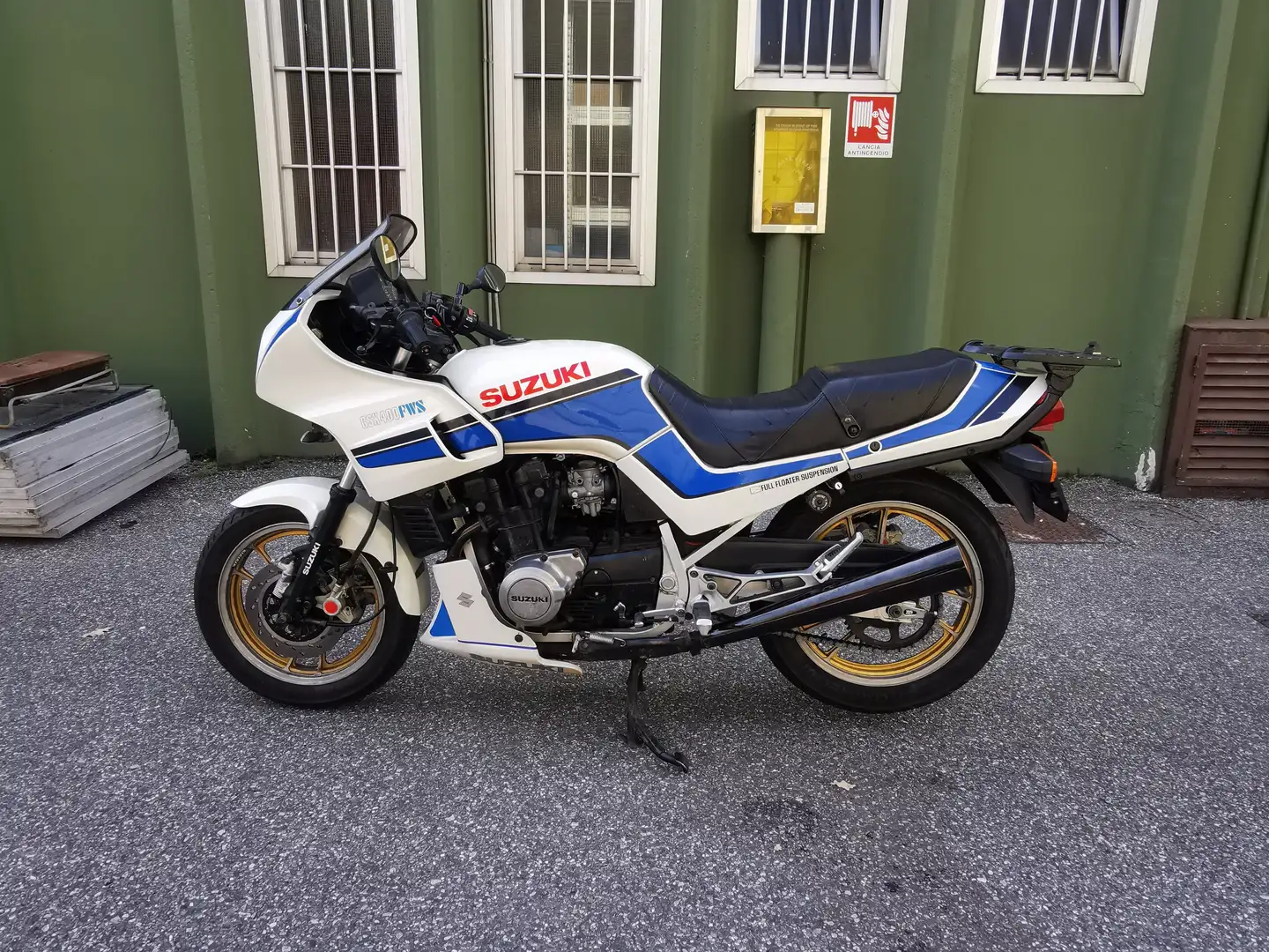 Suzuki GSX 400 FWS Bleu - 2