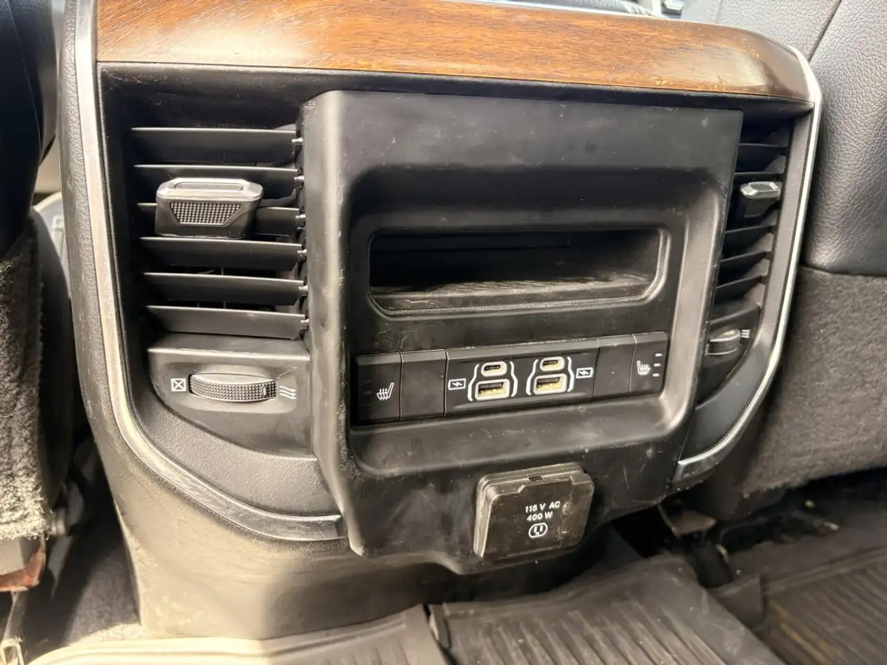 RAM 2500 снимка RAM 2500