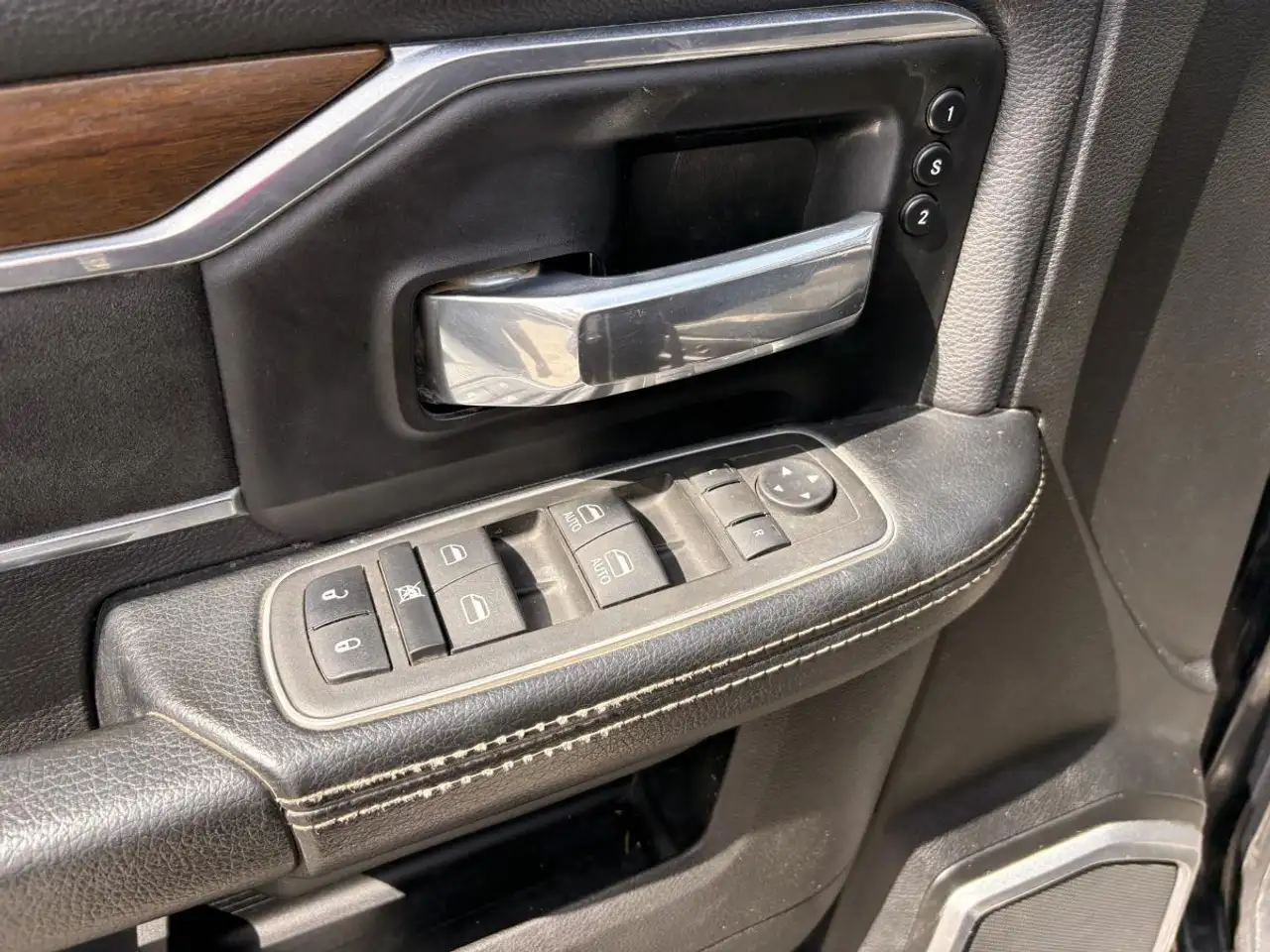 RAM 2500 снимка RAM 2500