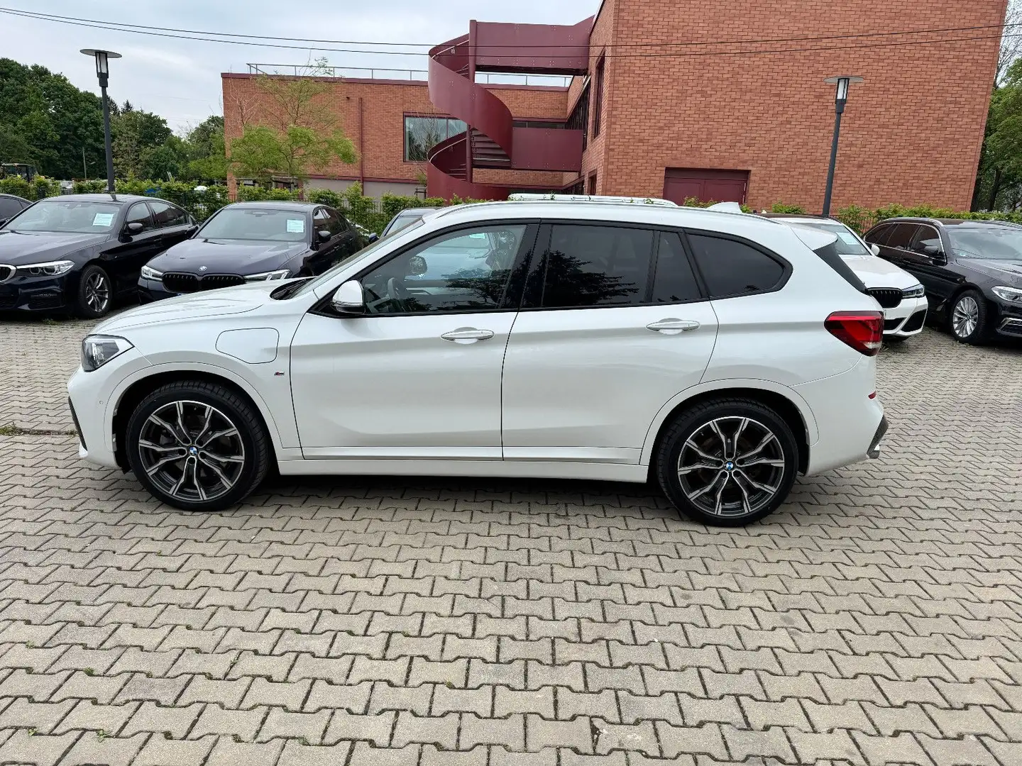 BMW X1 xDriv 25 e MSport*Panorama*Head Up*ACC Weiß - 2