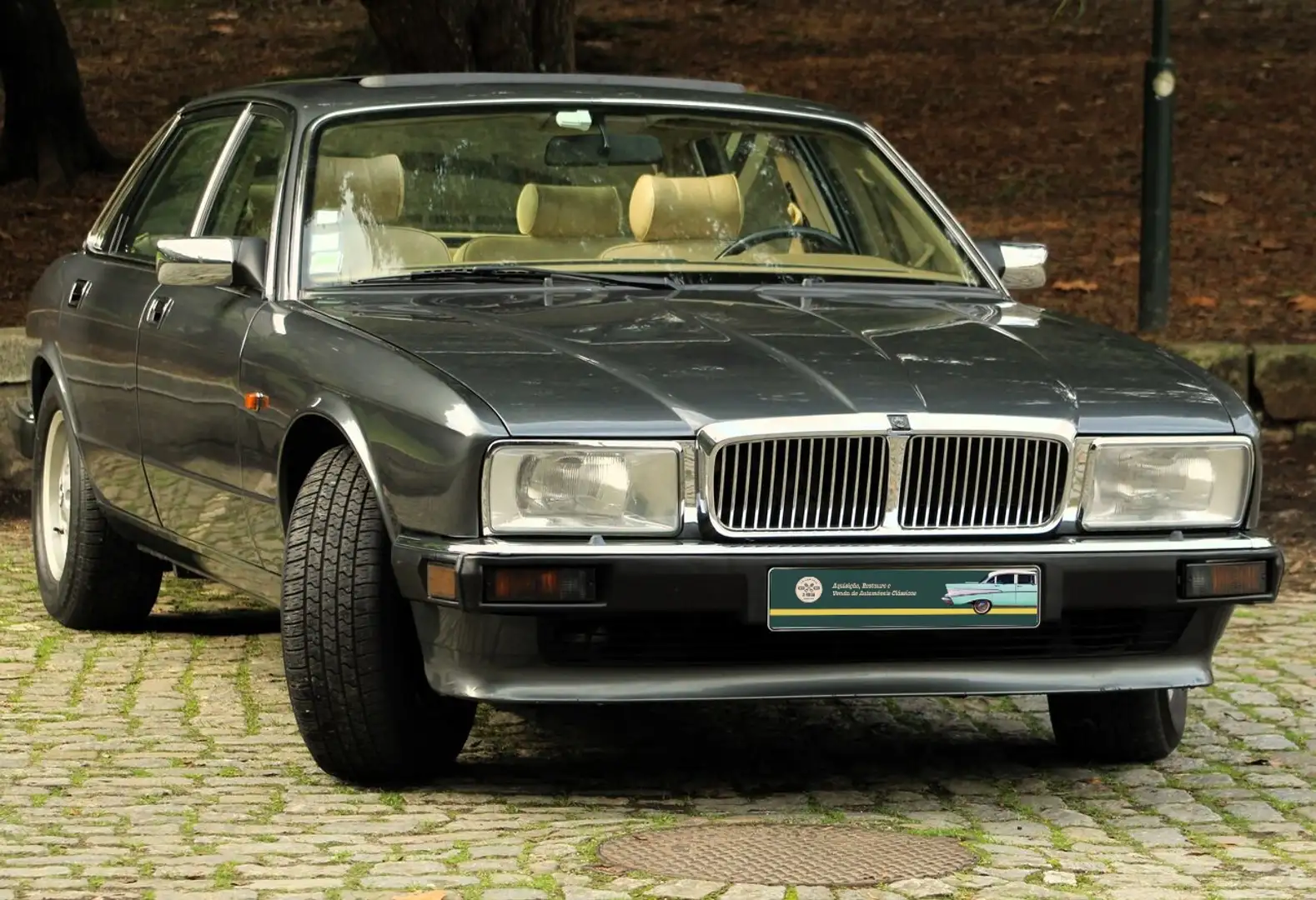 Jaguar XJ40 Sovereign 3.2 Grau - 1