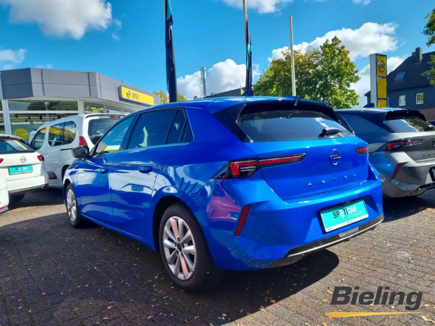 Opel Astra Elegance 1.2l Turbo, AGR-Sitze, Abstandstempomat, Bleu - 2