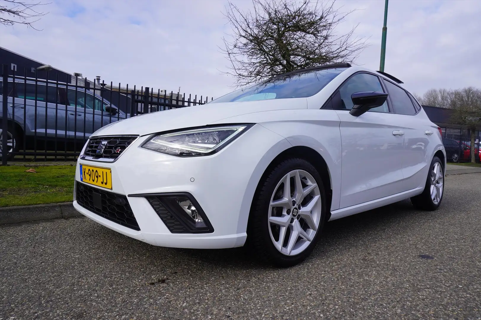 SEAT Ibiza 1.0 TSI 110pk FR Buss Intense Plus P-dak Apple Car Weiß - 1