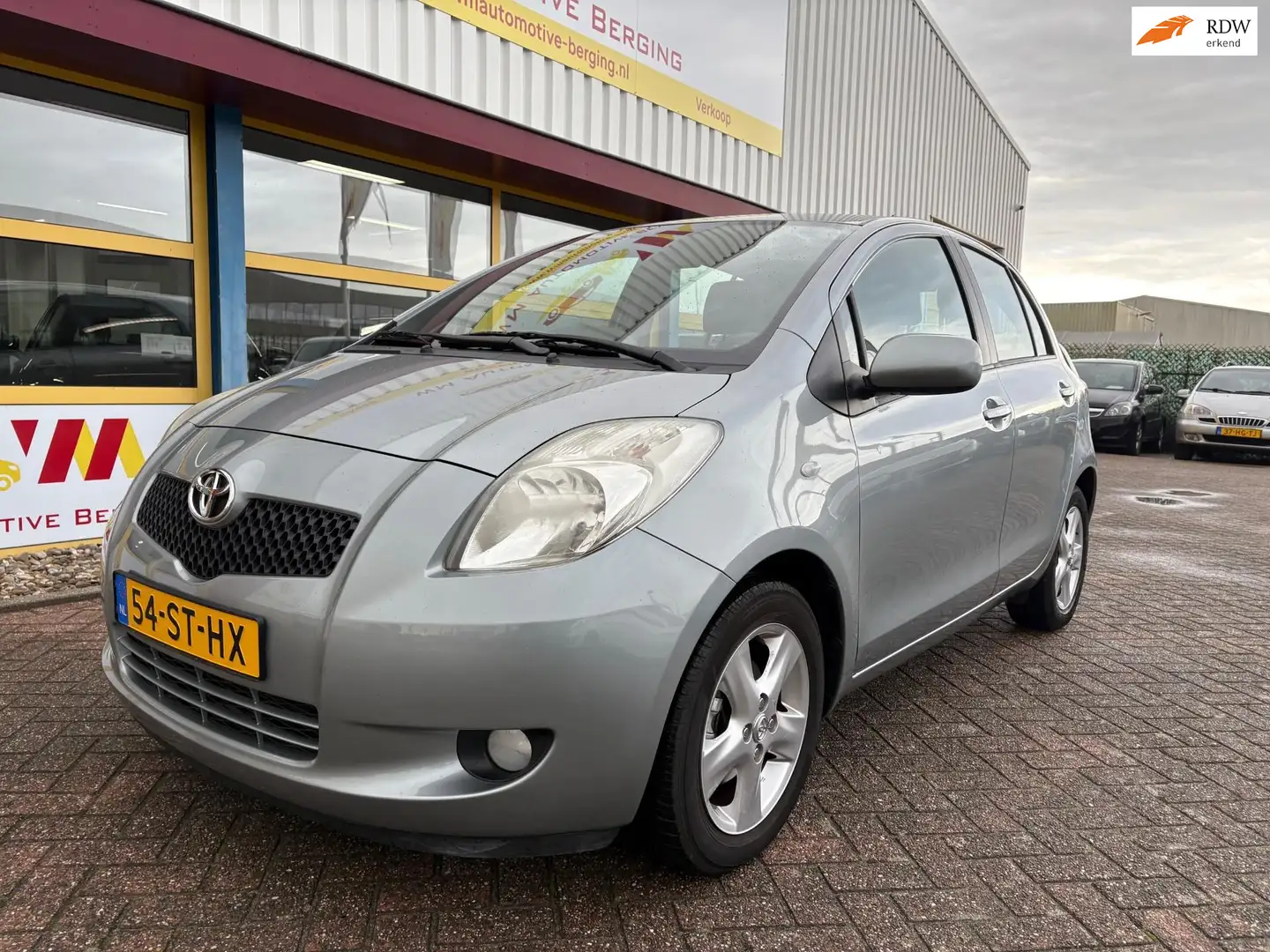 Toyota Yaris 1.3 VVTiAIRCO AUTOMAAT Gris - 1