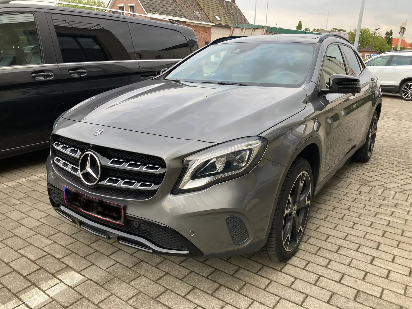 Mercedes-Benz GLA 180 Business Solution AMG Gris - 1