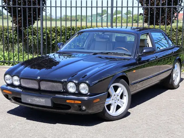 Jaguar XJR