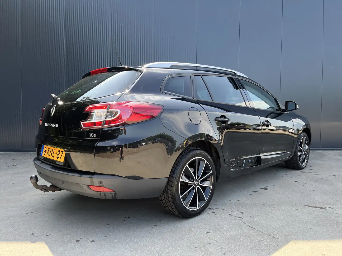 Renault Megane Estate 1.2 TCe Bose CAMERA HALF LEER LED NAVI CRUI Zwart - 2