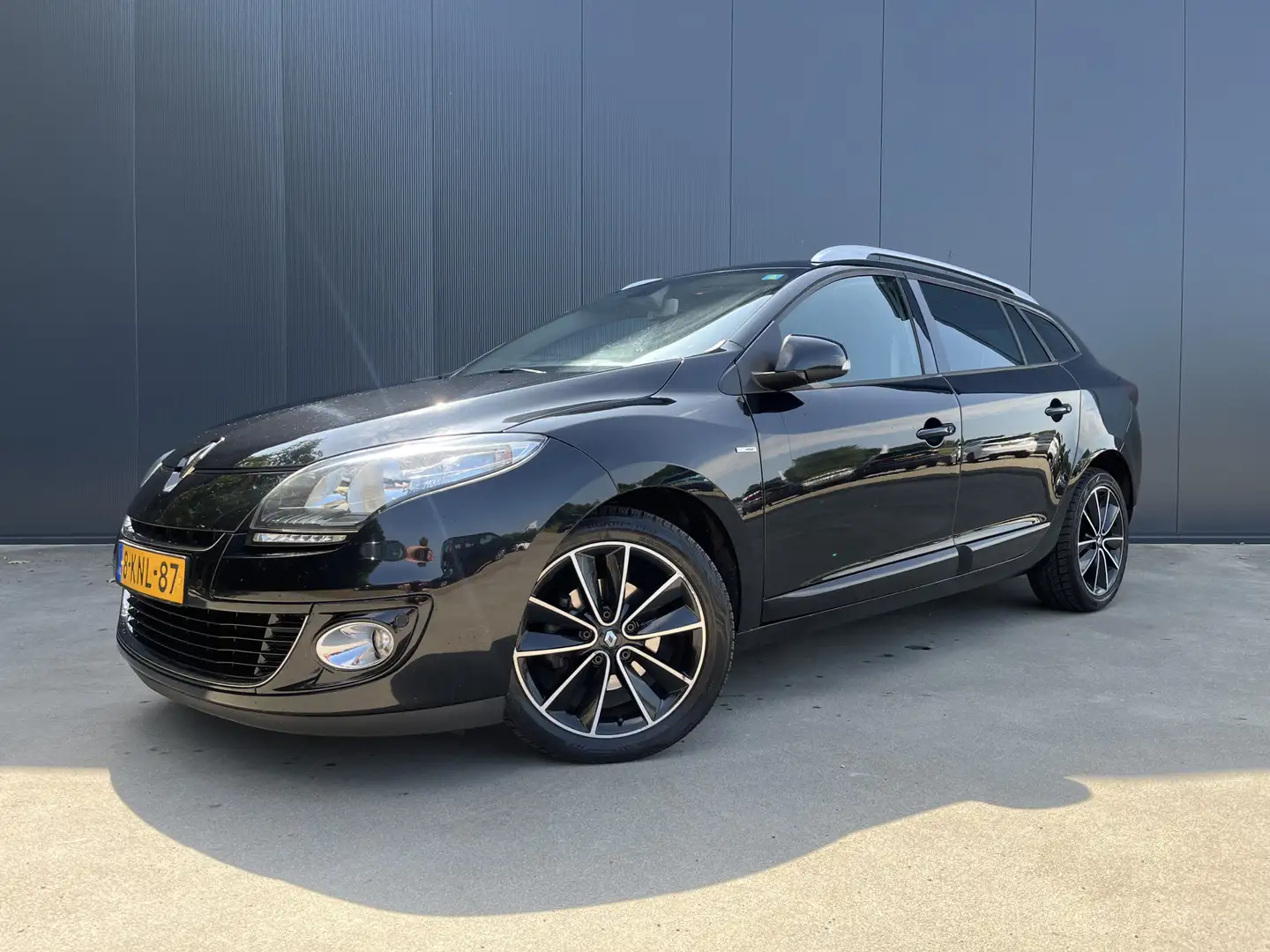 Renault Megane Estate 1.2 TCe Bose CAMERA HALF LEER LED NAVI CRUI Zwart - 1