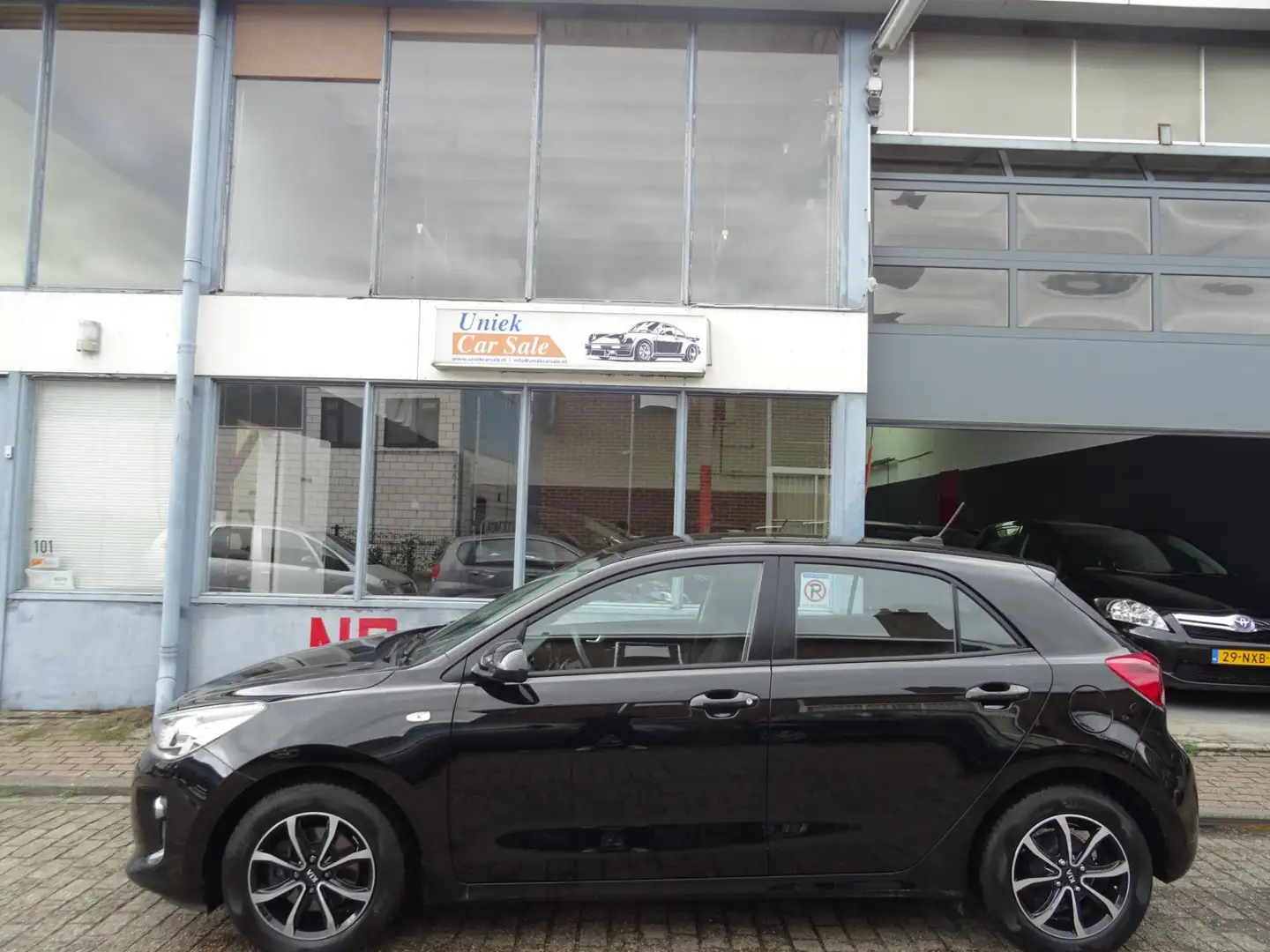 Kia Rio 1.0 TGDI ComfortPlusLine Navigator Zwart - 2