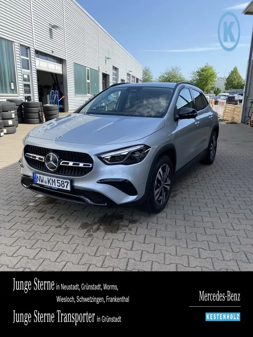 Mercedes-Benz GLA 180 GLA 180  Progressive Navi/Distronic/Keyless-Go/LED Silber - 1