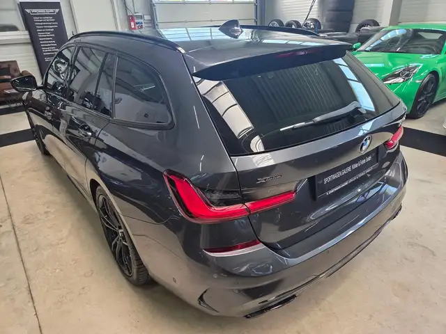 BMW 3 Series view 13