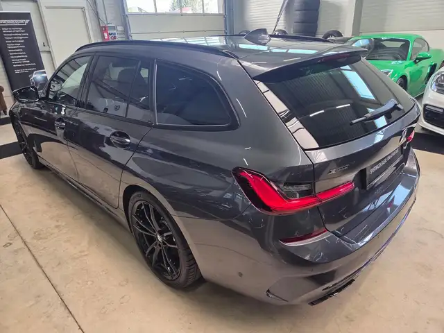 BMW 3 Series view 14