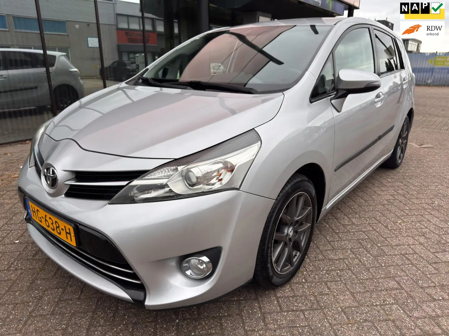 Toyota Verso 1.8 VVT-i Business / Navi / Camera / Trekhaak Grijs - 1