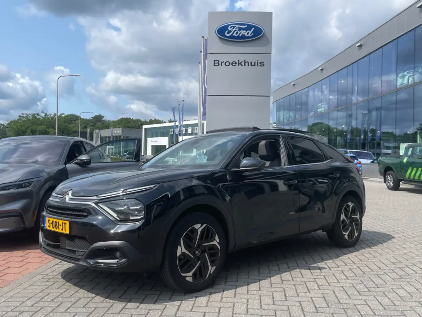 Citroen C4 1.2 Puretech Shine 130pk Automaat | Schuif-/Kantel Zwart - 1