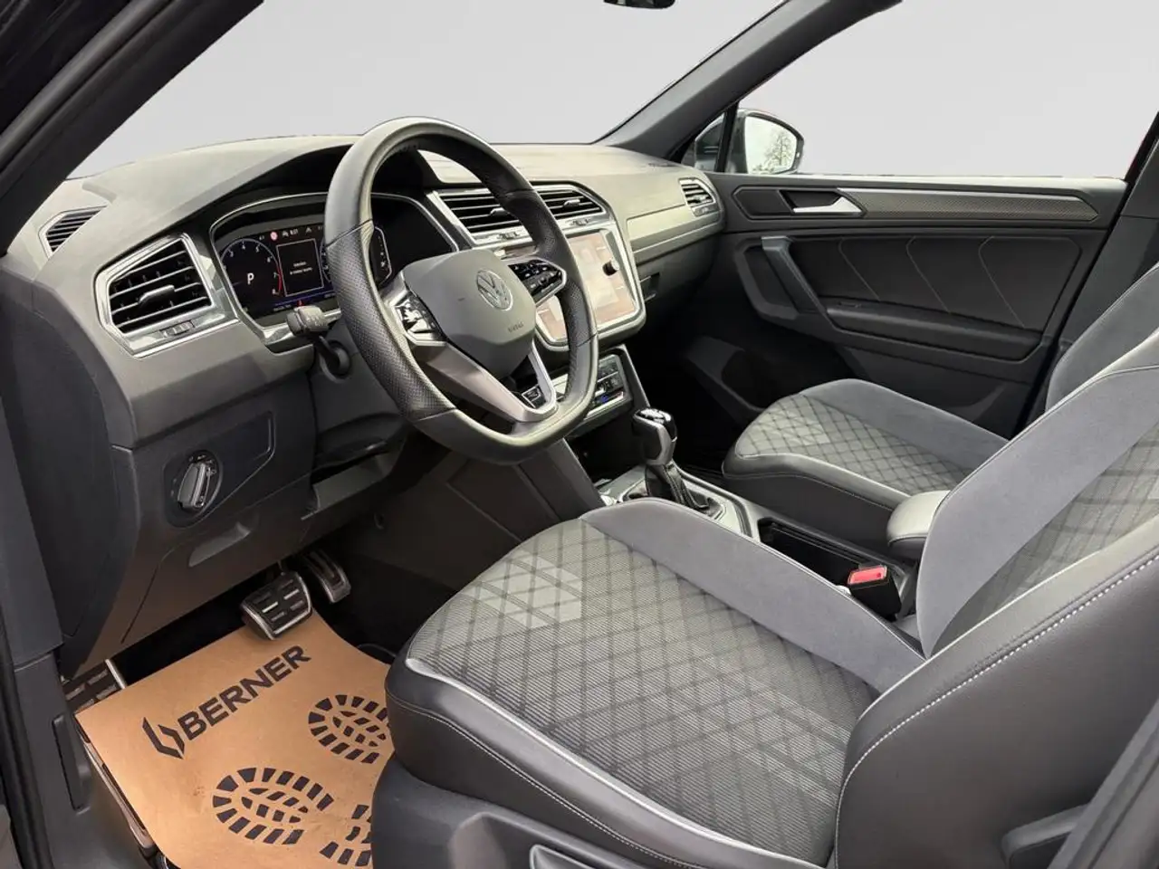 Volkswagen Tiguan Tiguan R-Line Business Premium 1.5 TSI 110 kW (150 ch) 7 vitesses DSG 7