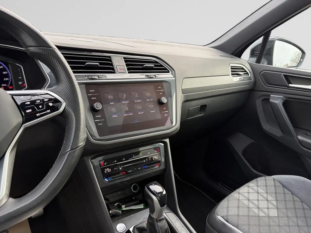Volkswagen Tiguan Tiguan R-Line Business Premium 1.5 TSI 110 kW (150 ch) 7 vitesses DSG 13