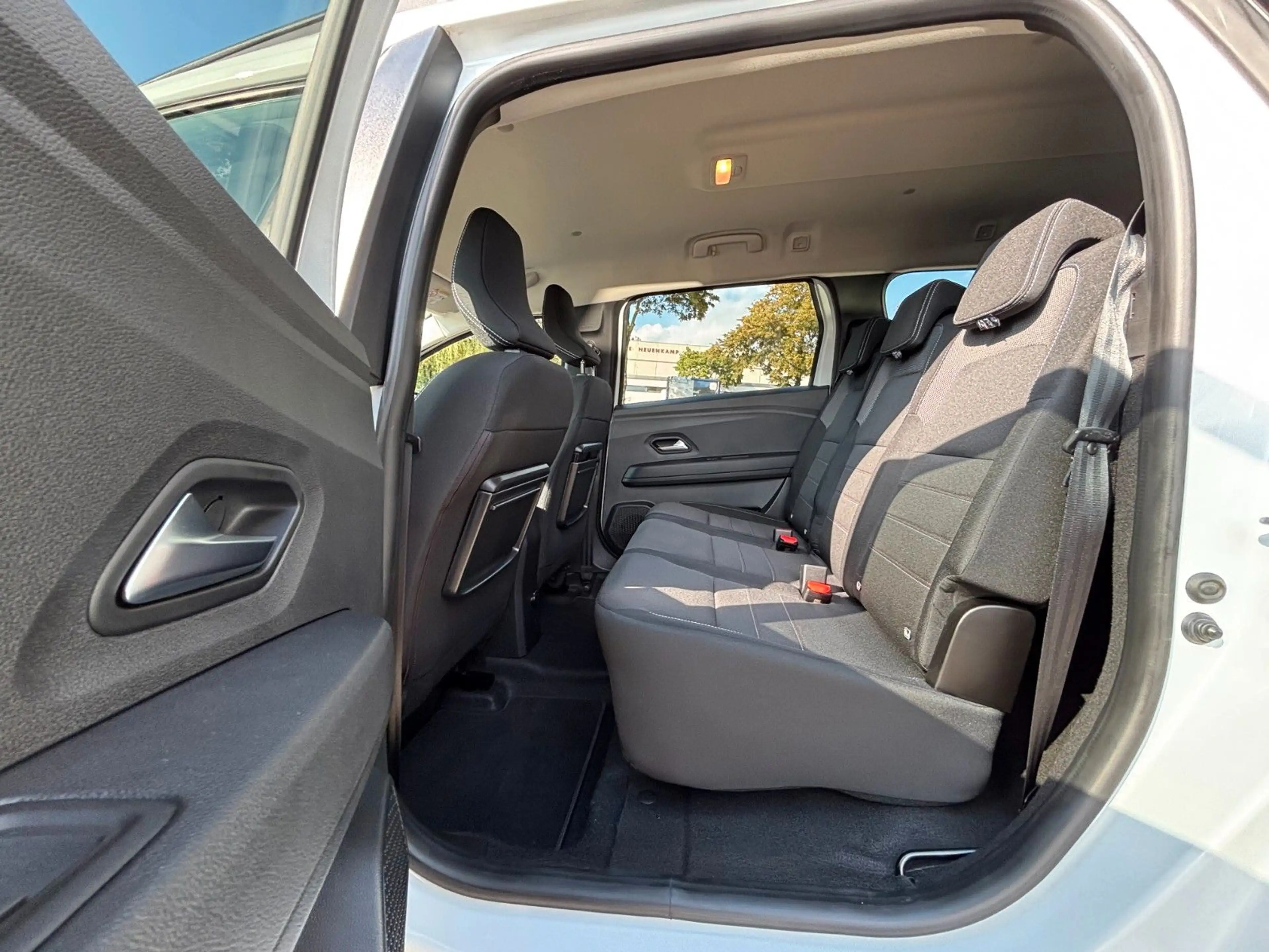 Dacia Jogger Extreme+ 1.HAND KAMERA NAVI PDC AHK — photo 12