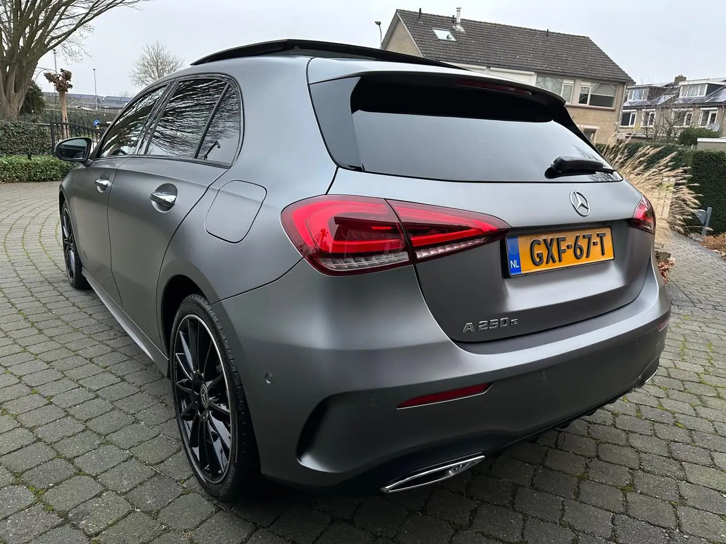 Mercedes-Benz A 250 e AMG Line, Magno Grey, BTW, Vol! Gris - 2
