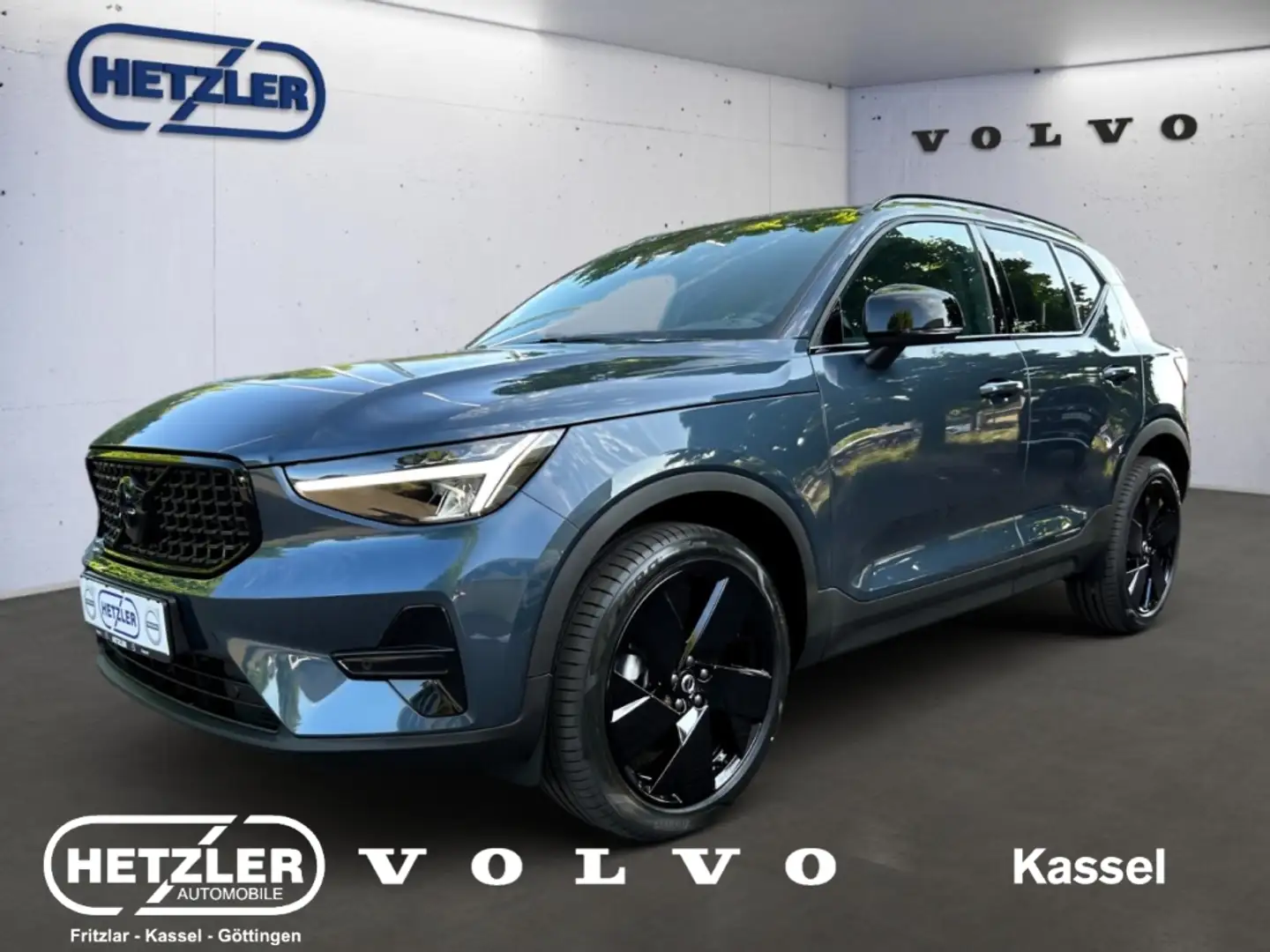 Volvo XC40 Plus Black Edition 2WD B3 EU6e Digitales Cockpit V Blau - 1