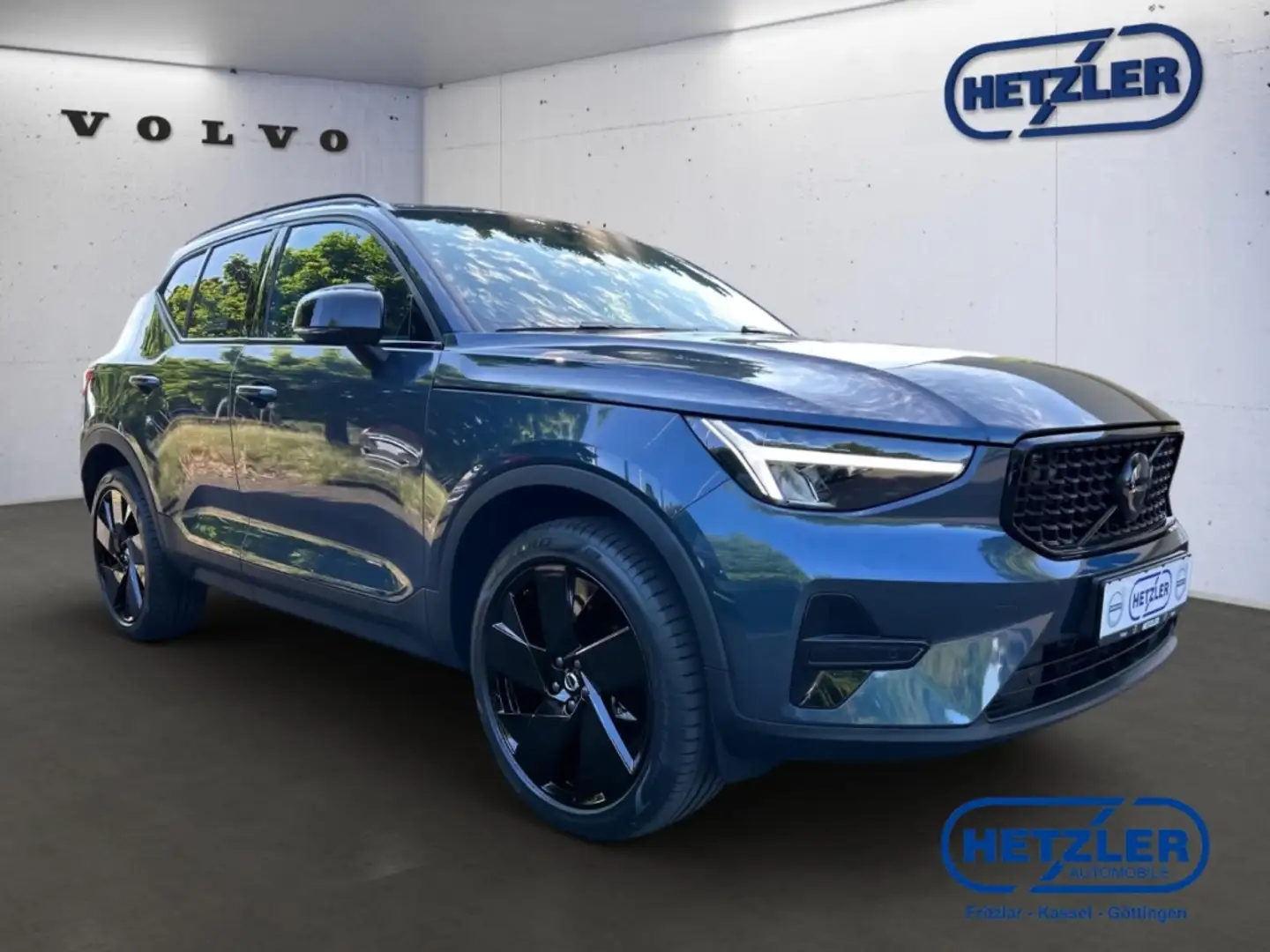 Volvo XC40 Plus Black Edition 2WD B3 EU6e Digitales Cockpit V Blau - 2