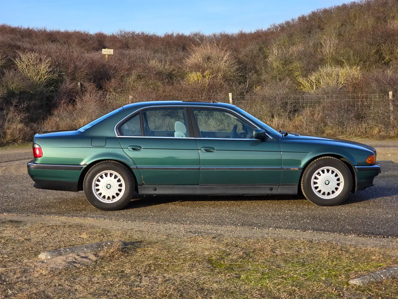 BMW E38 728i AUT Vermontgroen, wollen velours, standkachel, foto 4