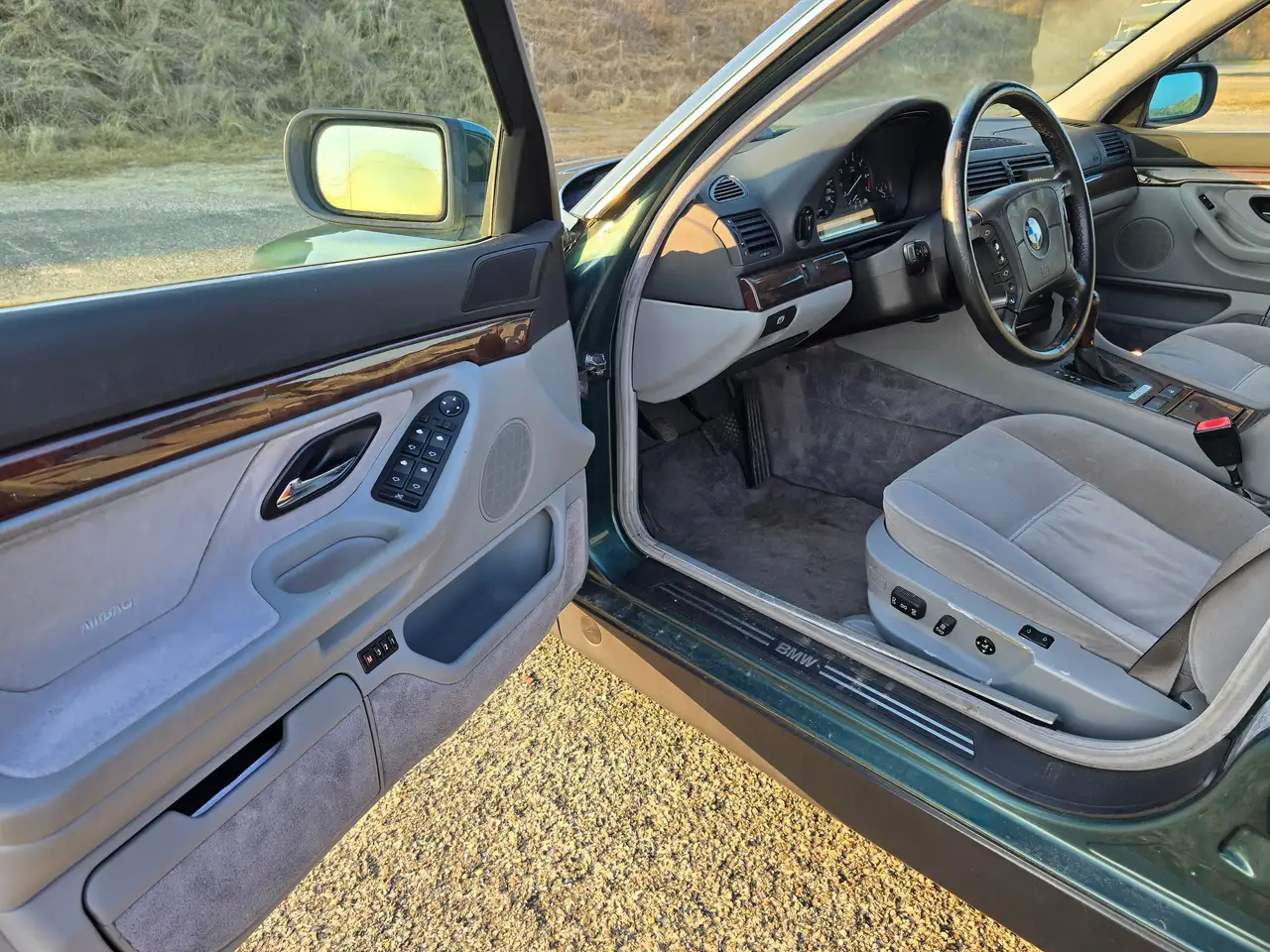 BMW E38 728i AUT Vermontgroen, wollen velours, standkachel, foto 12