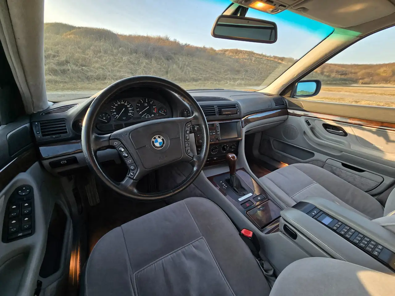 BMW E38 728i AUT Vermontgroen, wollen velours, standkachel, foto 2