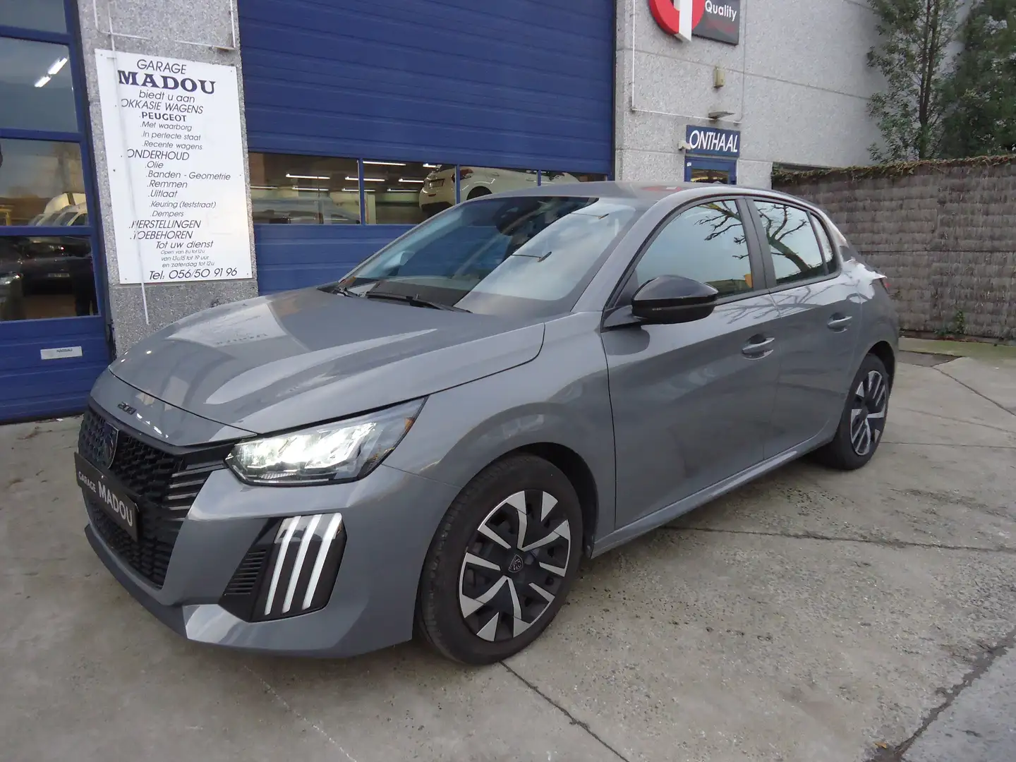 PEUGEOT 208